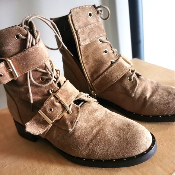 Le Chateau suede combat-style flat boots - Picture 1 of 3